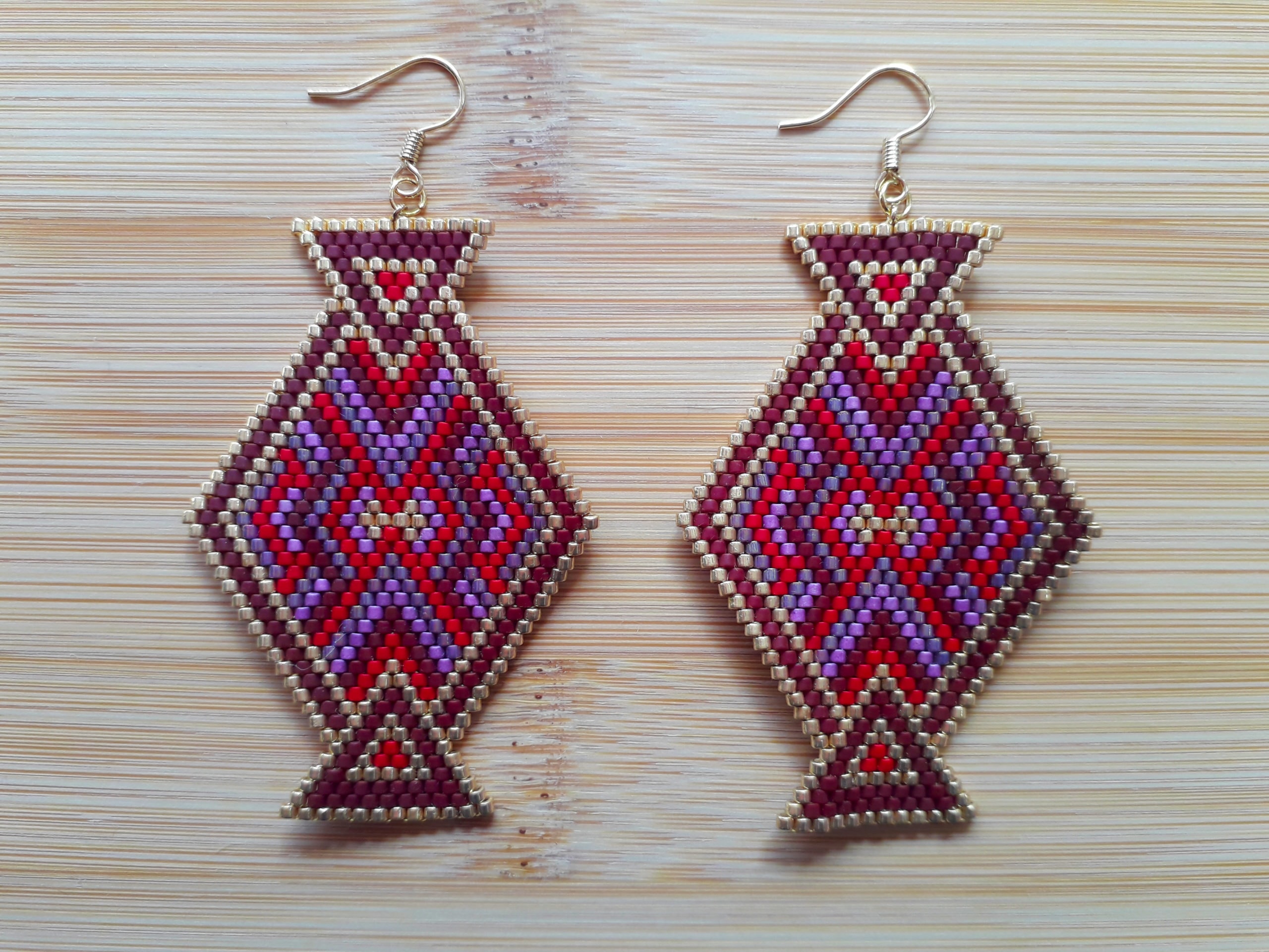 Boucles d'oreilles inca prune et or